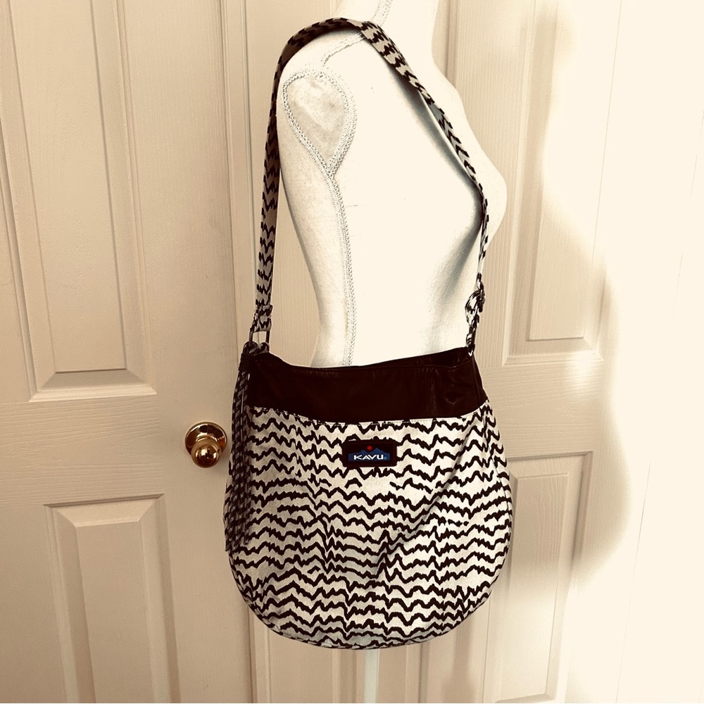 Kavu Brown and White Patterned Women’s Hobo Bag Like New